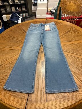 New with Tags Levi's Light Blue Flare Jeans - Wide Leg